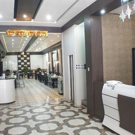 Nasional Hotel Gunung Sitoli Buitenkant foto