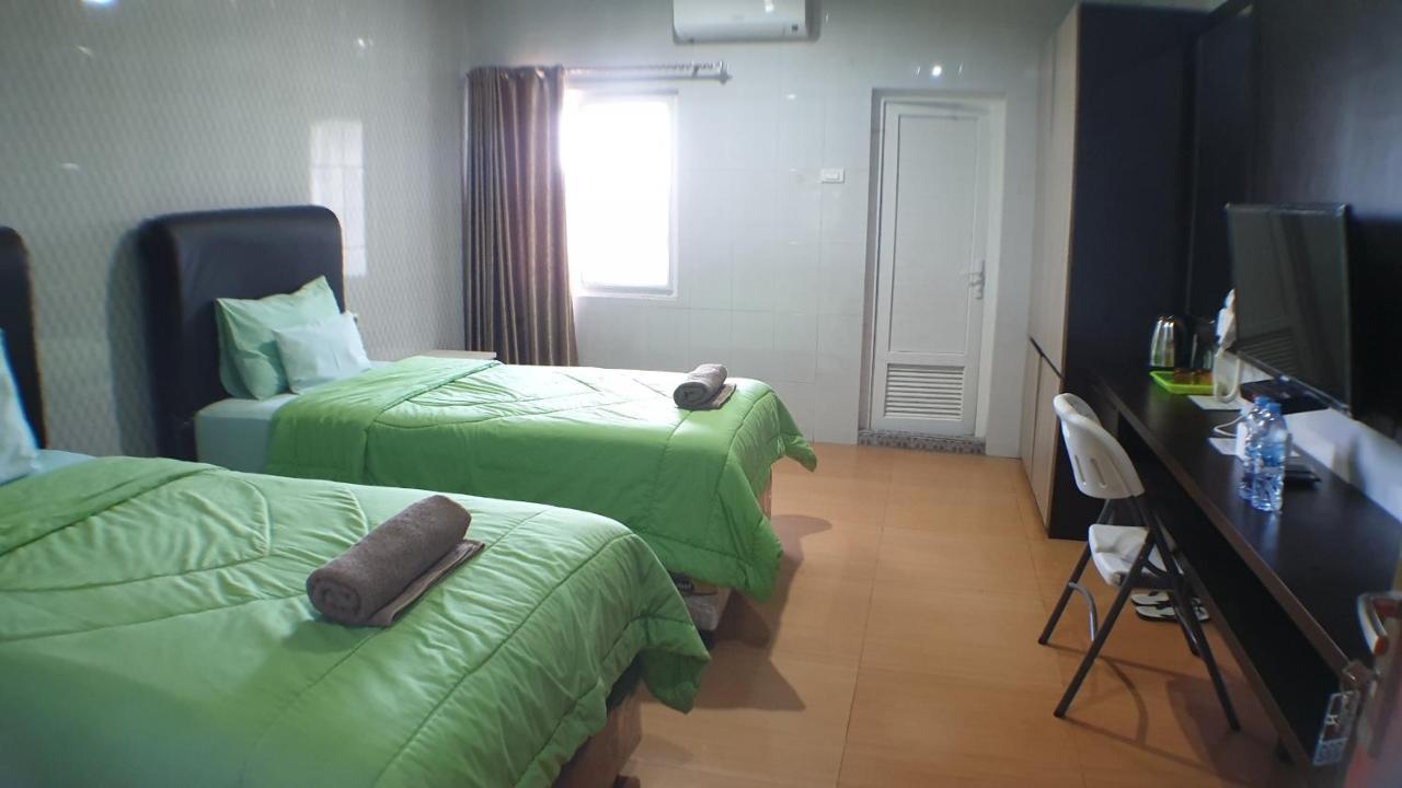 Nasional Hotel Gunung Sitoli Buitenkant foto
