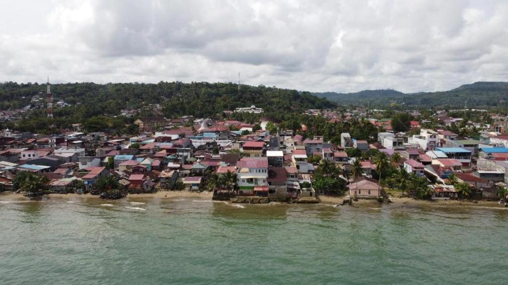 Nasional Hotel Gunung Sitoli Buitenkant foto