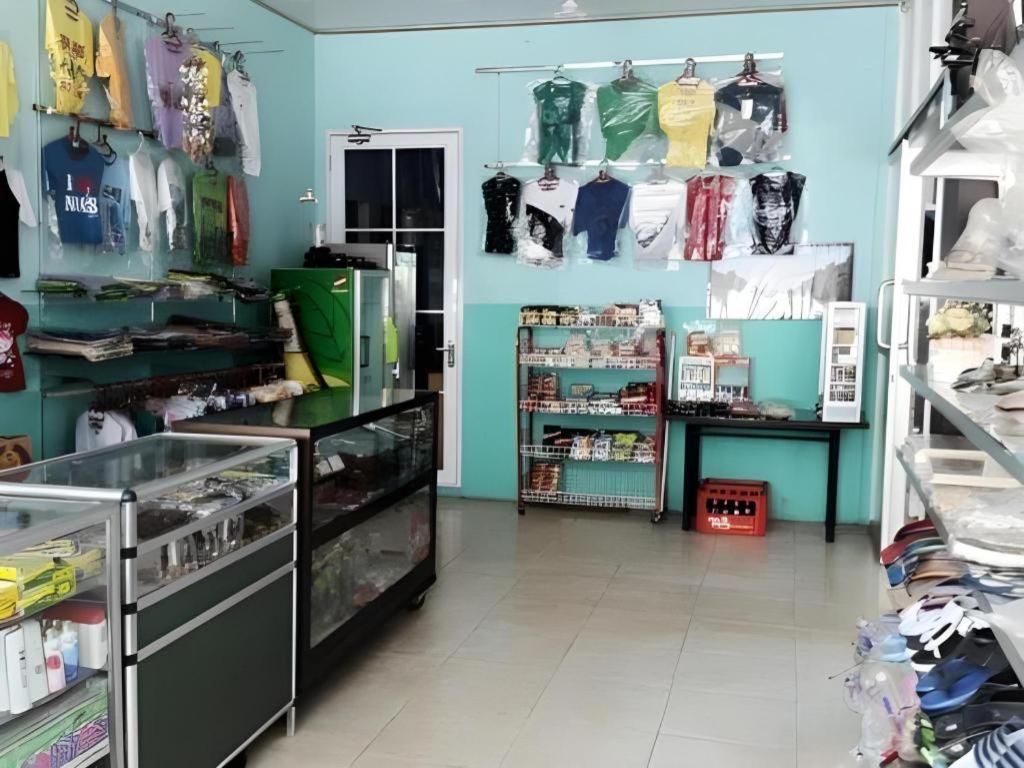 Nasional Hotel Gunung Sitoli Buitenkant foto