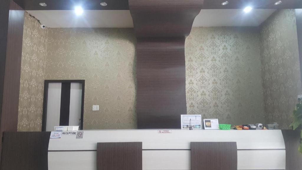 Nasional Hotel Gunung Sitoli Buitenkant foto