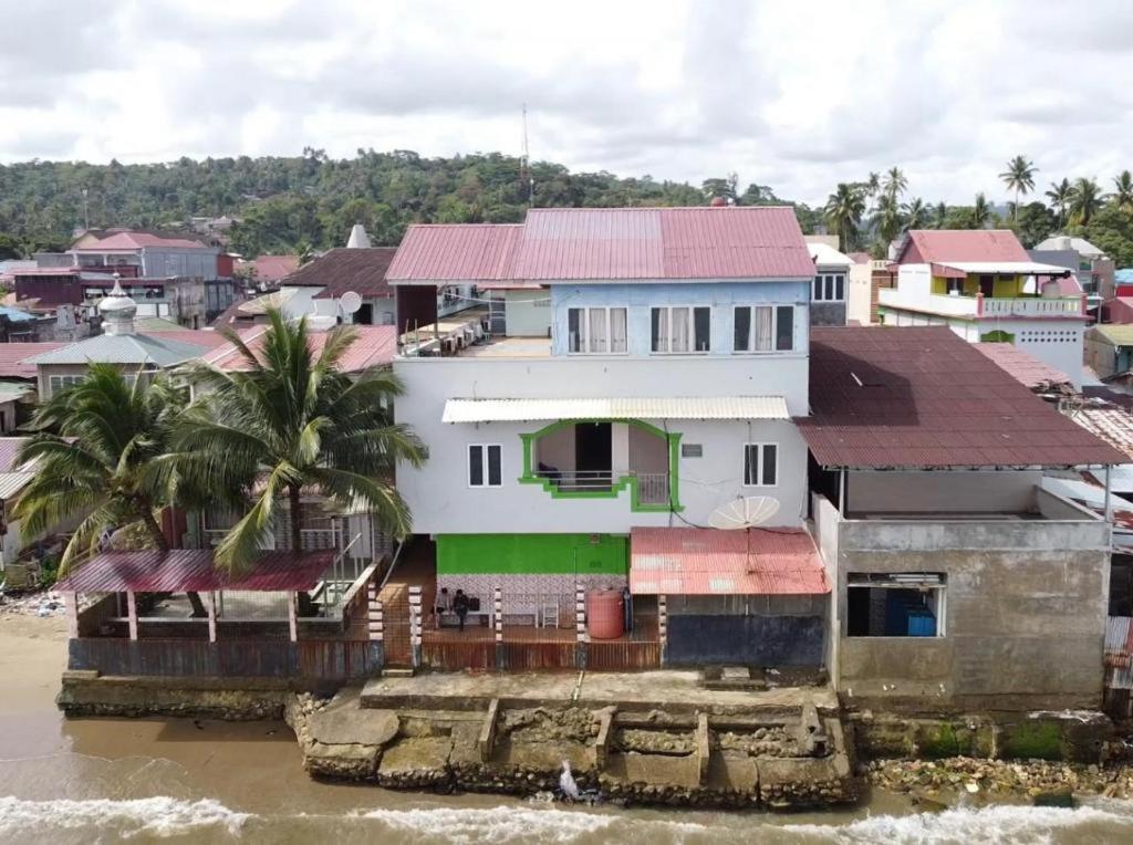 Nasional Hotel Gunung Sitoli Buitenkant foto