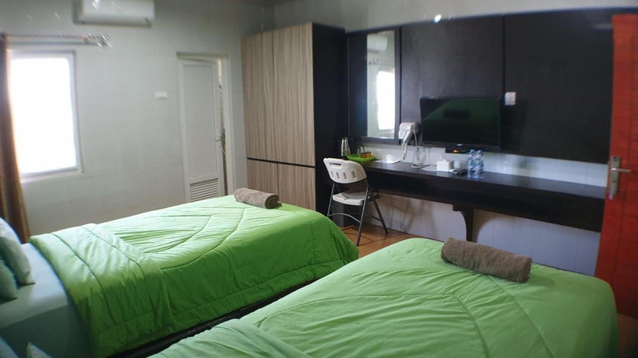 Nasional Hotel Gunung Sitoli Buitenkant foto